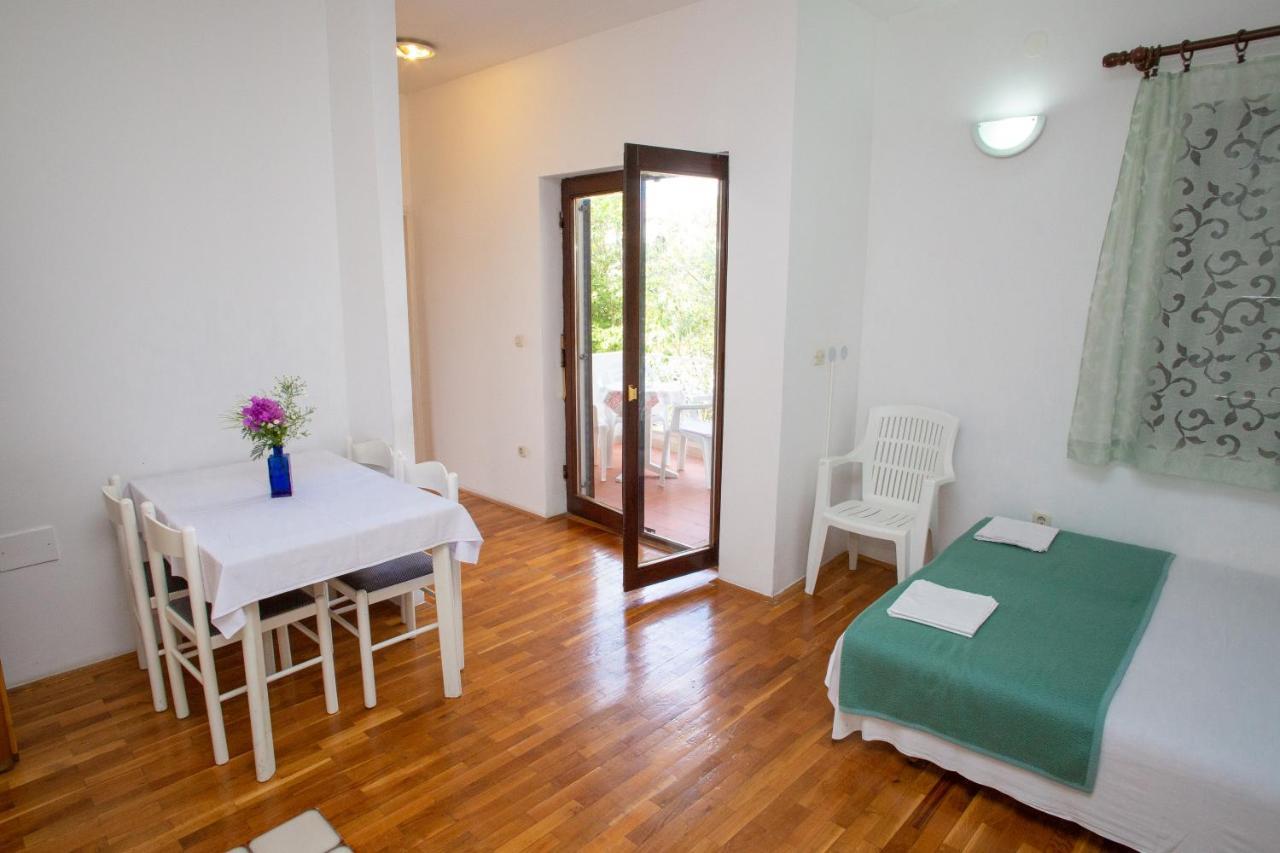 House Emilija Apartment Novalja Bagian luar foto