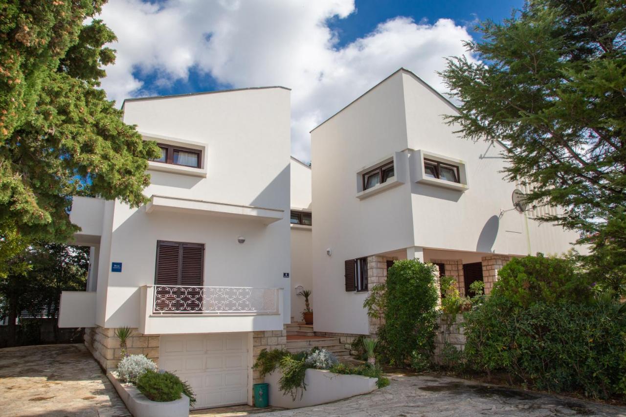 House Emilija Apartment Novalja Bagian luar foto